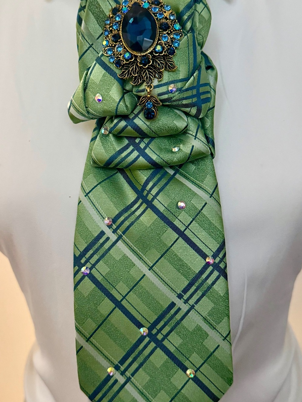 Green Plaid Rhinestone Tie Necklace with Blue Gem Brooch - Picture 2 of 2